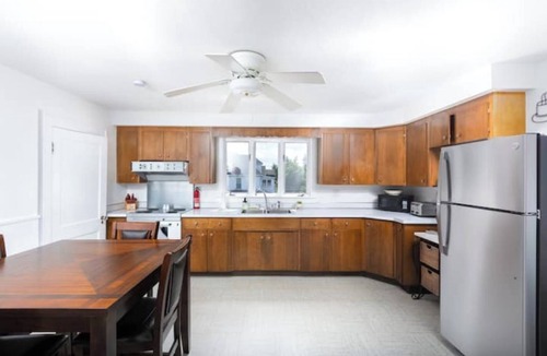 Syracuse Apartment | The Retreat on James - 10 mins to Downtown, Mall, SU!