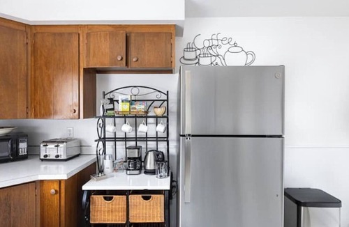 Syracuse Apartment | The Retreat on James - 10 mins to Downtown, Mall, SU!