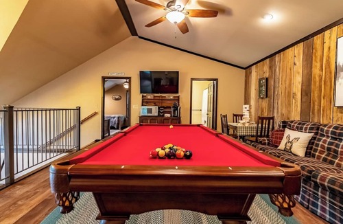 Fort Payne Cabin | The Retreat sleeps 32