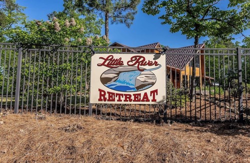 Fort Payne Cabin | The Retreat sleeps 32