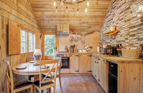 Bisterne Cottage | The Retreat - UK50421