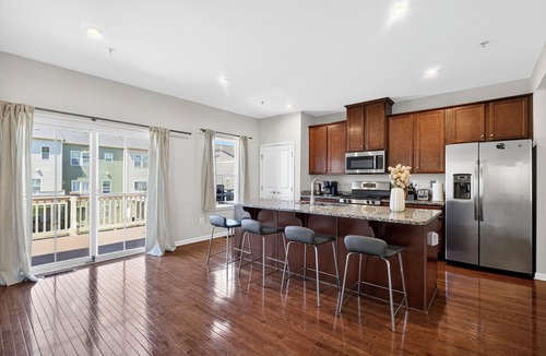 Glen Burnie House | The Retro Pad
