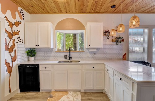 Eastside Promise Neighborhood House | The Retro Retreat - Close to Downtown Fort Sam
