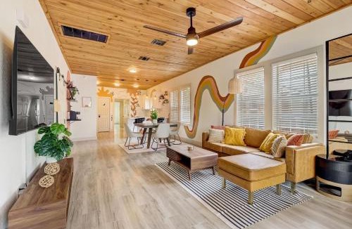 Eastside Promise Neighborhood House | The Retro Retreat - Close to Downtown, Fort Sam