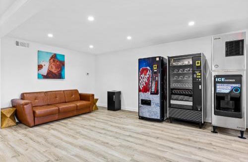 Blairsville House | The Retro