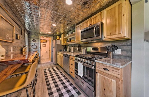 Defiance House | The Reubling House - Modern-Rustic Cabin!