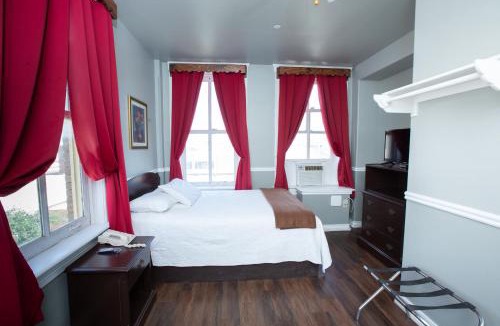 Western Division Hotel | The Rialto Hotel