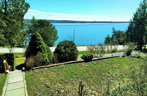 Colpoys Bay House | The Rich-Haven Waterfront Country House
