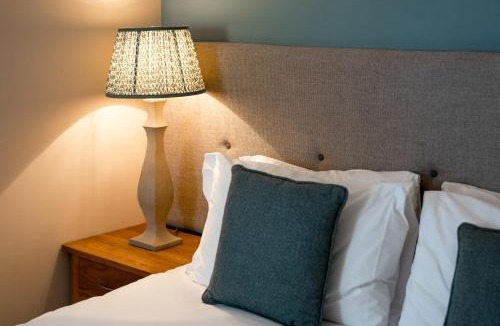 Cranleigh Hotel | The Richard Onslow