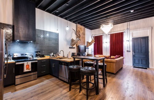 Phoenix Hill House | The Rickhouse in NuLu~2 King Bed/2 Full Bath