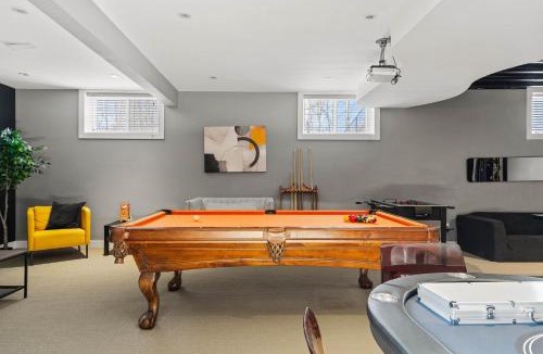 Ottawa Division Villa | The Rideau Mansion!