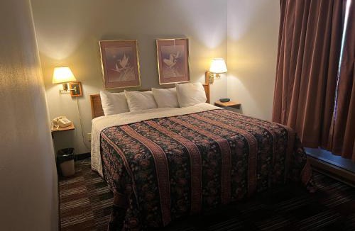 Portage Hotel | The Ridge Motor Inn