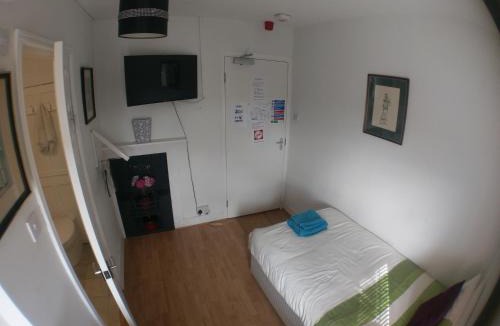 Ware Bed & Breakfast | The Rifle Volunteer