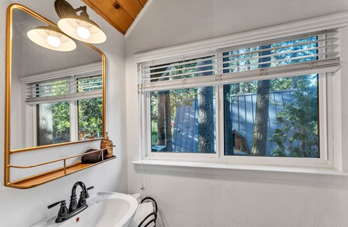 Sunnyside Ski Chalet | The Rigi Chalet | HOA Beach Access/Close to town!