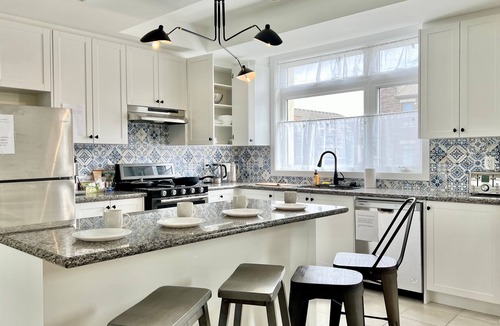 Richmond Hill House | The Riley Luxury Richmond Hill Home w/ Free Parking