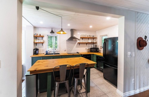 Norland Cottage | The River Cottage with Pool Table, Fireplace, Snowshoes, & Pet-Friendly