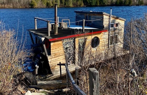 Wakefield Boat Rental | The River Den