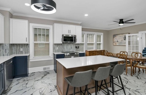 Earlewood House | The River House | 3BR Near Downtown