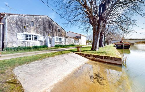 Saint-Simon House | The River House