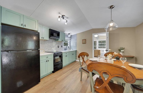 Liberty House | The River House - Sauna & Hot Tub