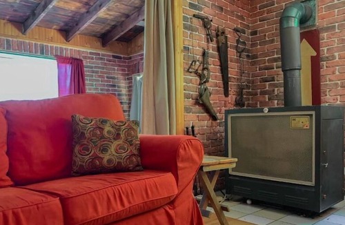 Cantley Cottage | The River Island Hideaway near Wakefield, Quebec