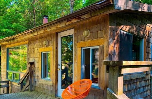 Cantley Cottage | The River Island Hideaway near Wakefield, Quebec