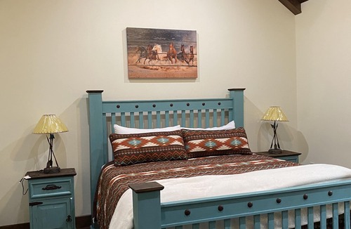 Uvalde Cabin | The River Lodge