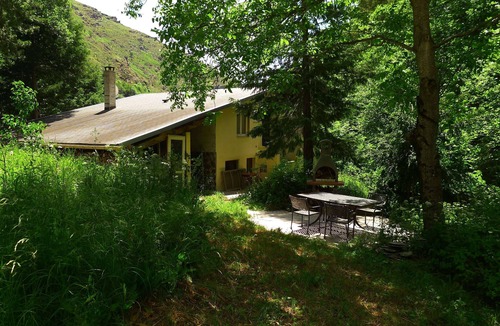 Nohedes Villa | The River Mountain House at 1,000m altitude in the Pyrenées-Orièntales