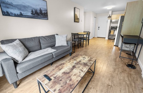 Downtown Gatineau Apartment | The River Nest