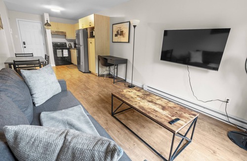 Downtown Gatineau Apartment | The River Nest