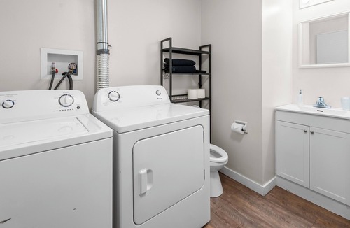Downtown Gatineau Apartment | The River Nest