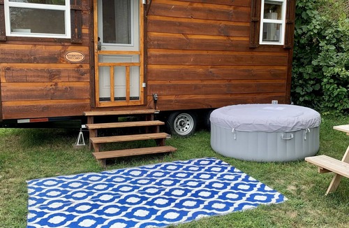 Bellevue Cabin | The Riverbottom - Tiny Home 2