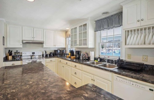 Martins Creek House | The Riverfront - King Suite*Fire Pit*River Access