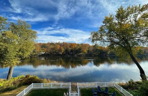 Martins Creek House | The Riverfront