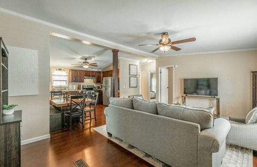 Chattanooga House | The Riverhouse | On The Water | Large Deck Space!