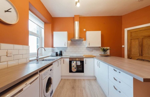 Tillicoultry Apartment | The Riverside Apartment (free parking)