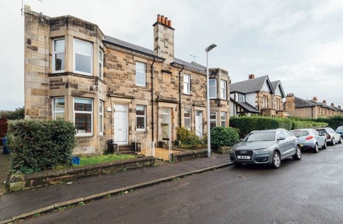 Tillicoultry Apartment | The Riverside Apartment (free parking)