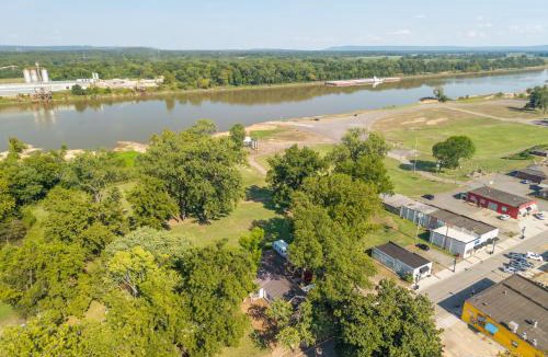 Russellville Apartment | The Riverside Cottage