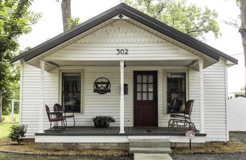 Russellville Apartment | The Riverside Cottage