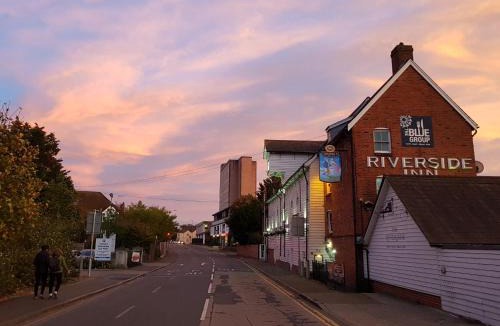 Chelmsford Hotel | The Riverside Inn