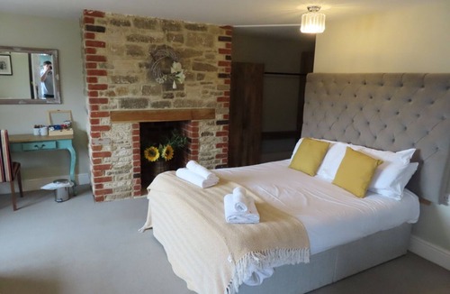 Lechlade Hotel | The Riverside Inn