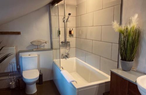 Newark House | The Riverside Rooms