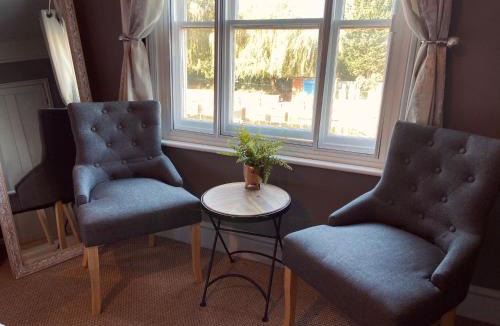 Newark House | The Riverside Rooms