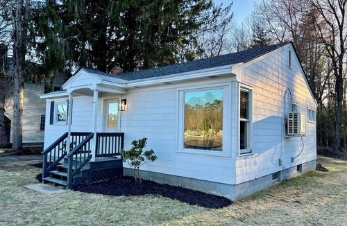 Day Cottage | The Riverside- Waterfront & Boat Dock Space