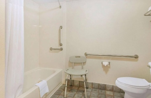 Charleston Hotel | The Riverstone Hotel Charleston-Sikeston
