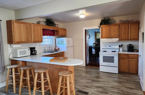 Independence House | The Riverview Cottage- New River