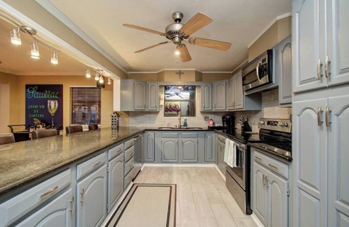 Barrett House | The riverway place at houston