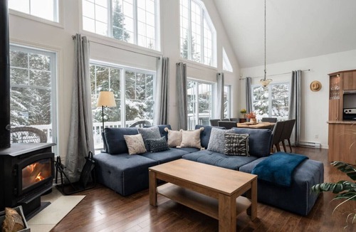 Val-des-Lacs Cabin | The Riviera, Riverside, Pool Table and fireplace!