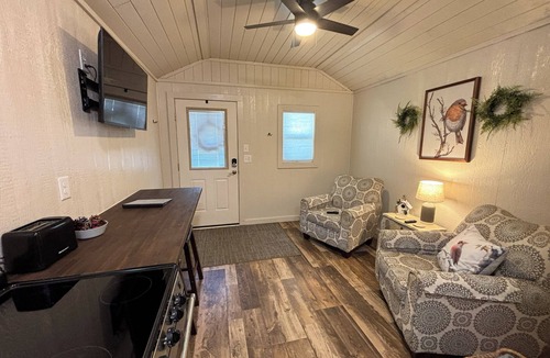 Vian Cabin | The Robin Hood Cabin