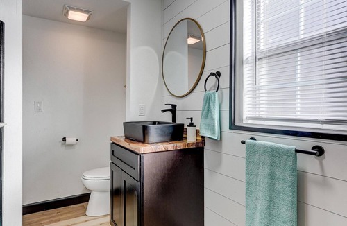 Webb City Apartment | The Robin's Egg: Downstairs Studio